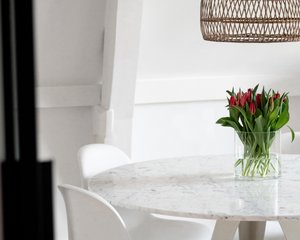 Ronde-marmeren-eettafel---vazy---sfeer-(5)