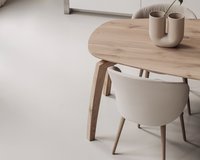 Deens ovale eikenhouten eettafel Cavalier met Neo eetkamerstoelen in Vera - beige.