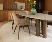 ovale-fenix-unicolor-pip-tafel-lotus-stoelen