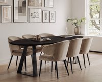 Deens ovale eikenhouten eettafel Cruz in black smoke intense met de Bette eetkamerstoelen in Juke - khaki 51.