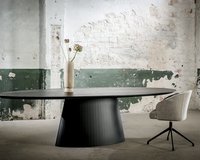 Ovale eettafel eikenhout zwart met onderstel Eqone | Table du Sud