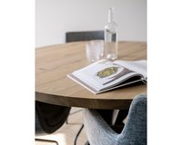 Ronde eettafel eikenhout met onderstel Arlette in sfeervolle kamer | Table du Sud