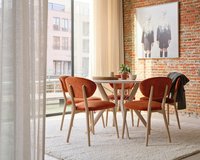 Ronde Eclips tafel met Toro eetkamerstoelen.