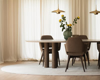 ovale-fenix-unicolor-pip-tafel-lotus-stoelen4